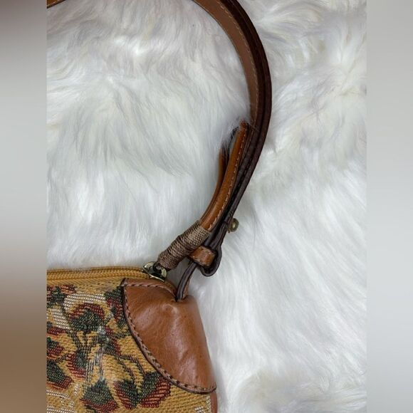 Tommy Bahama Tapestry And Leather Vintage Shoulder Handbag - Picture 2 of 6